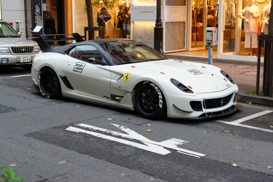 Voiture de luxe à Ginza