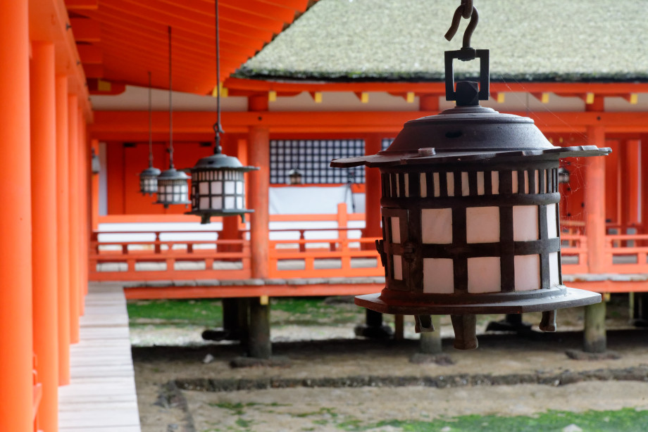 lanternes du sanctuaire d'Itsukushima