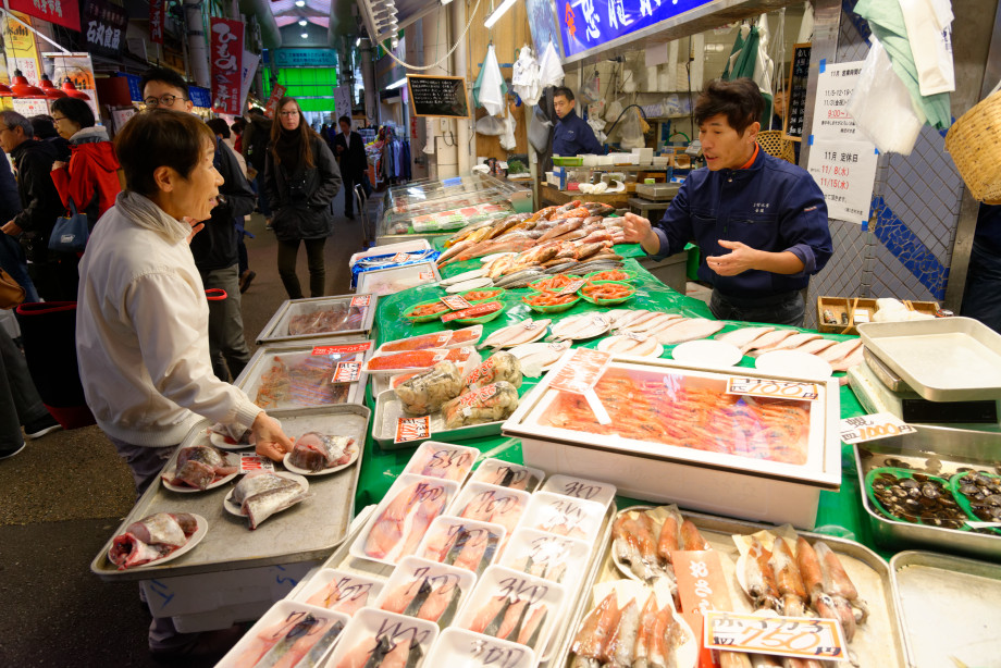 Poissonnier à Omicho Ichiba à Kanazawa