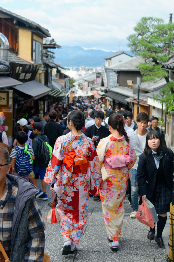 Japonaises en tenues traditionnelles à Sannenzaka