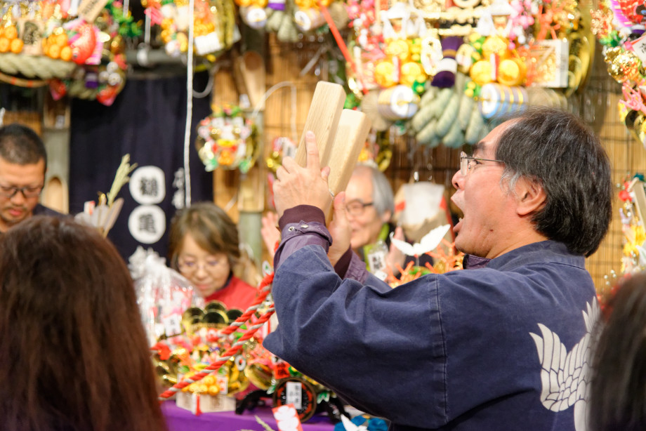 Célébration à la fête Tori-no-Ichi à Tokyo